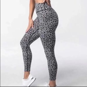 ISO balance athletica midnight snow leopard